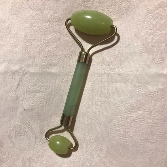 Jade Face Massage Roller - Picture 2 of 2